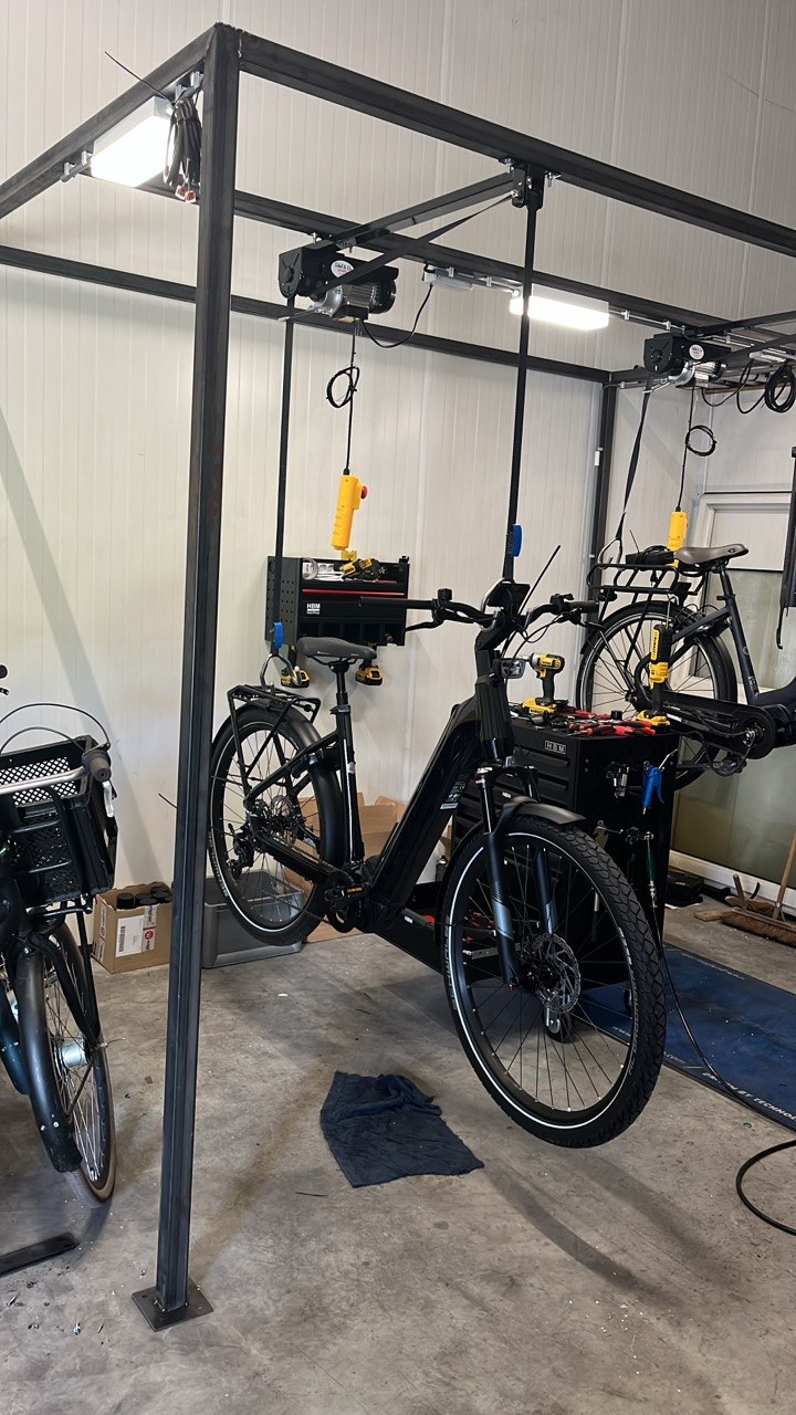 Fietsliften in de werkplaats